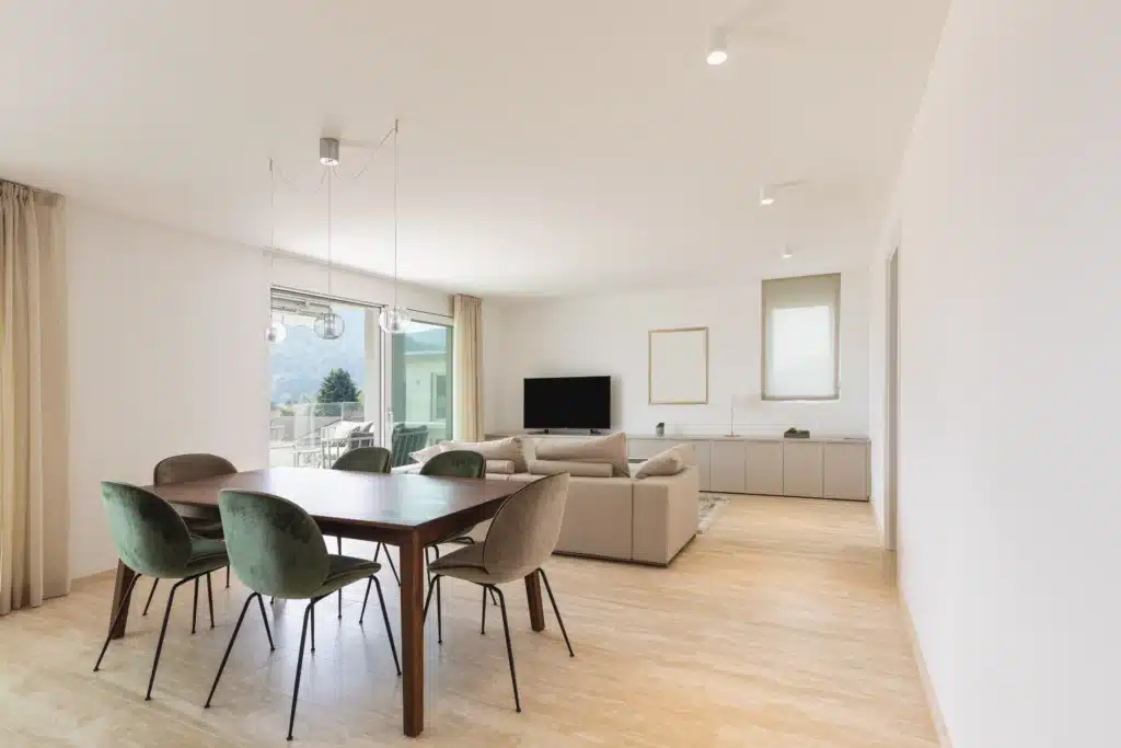 Propriétaire bailleur confiant la gestion locative de son appartement à une agence à Lyon 7