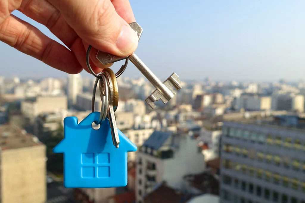 Propriétaire à Lyon : vaut-il mieux vendre ou louer son bien ?